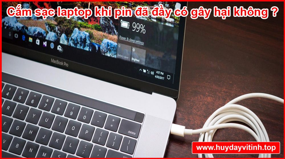 cam-sac-pin-laptop-khi-pin-da-day-co-gay-hai-khong-04